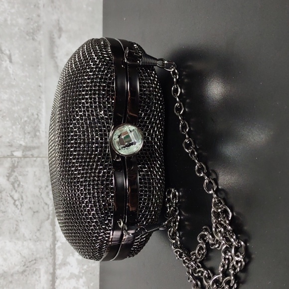 Unique Metal Heart Shaped Clutch Bag - Picture 5 of 14